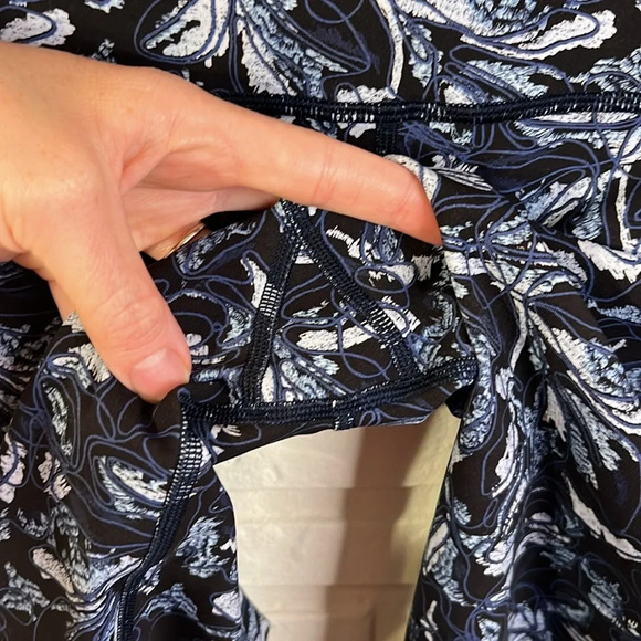 Lululemon Embellished Multi Wunder Under High Rise Cropped Legging, Women’s 4 - Picture 8 of 9